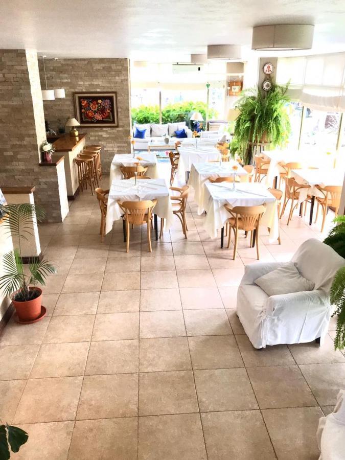 Hotel Europa Pinamar Exterior photo